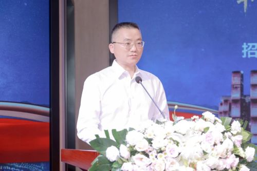 冯波鸣在渝出席长航集团相关活动并讲授专题党课