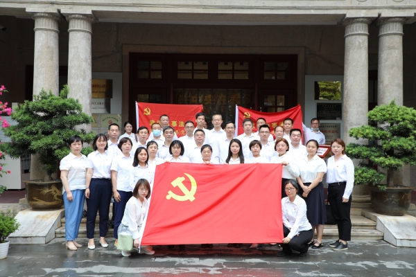 长航集团和武汉海事法院联合开展主题党日