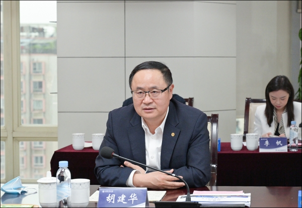 胡建华调研长航集团