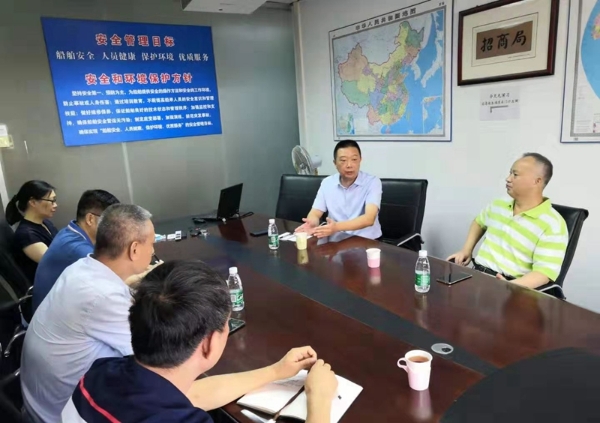 涂晓平检查南京公司液化气运输安全生产并慰问船员
