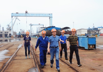 张锐调研青山船厂并检查安全