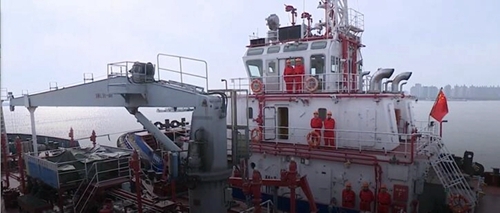 快速反应！长航南油国援1号轮紧急救援爆燃化学品船