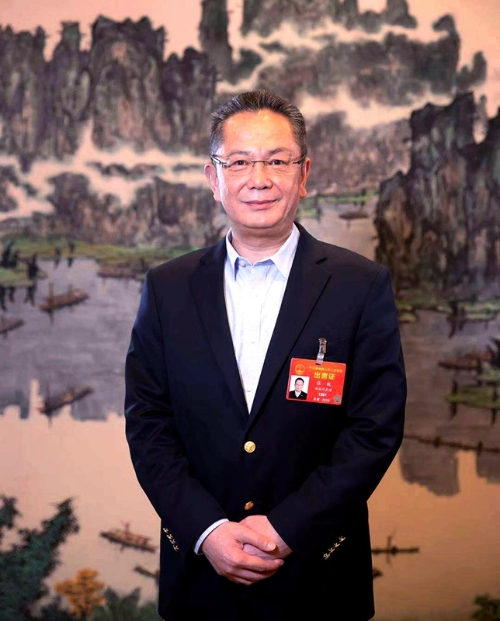 关注两会 ︳【湖北日报】全国人大代表、中国长江航运集团有限公司董事长张锐:清洁能源助力绿色发展