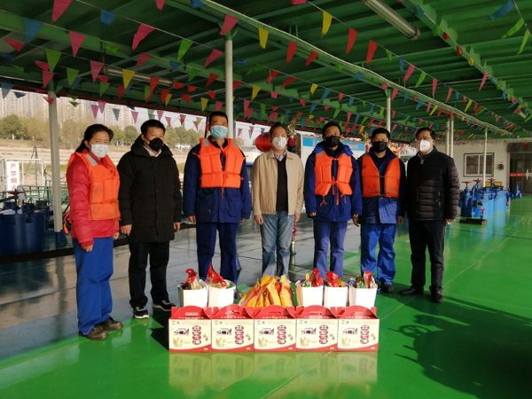 【众志成城抗疫情】张锐慰问中长燃新五里加油站坚守岗位员工