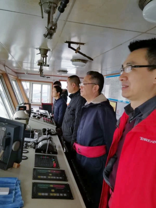 张锐在宜昌深入加油站点和航行船舶调研检查