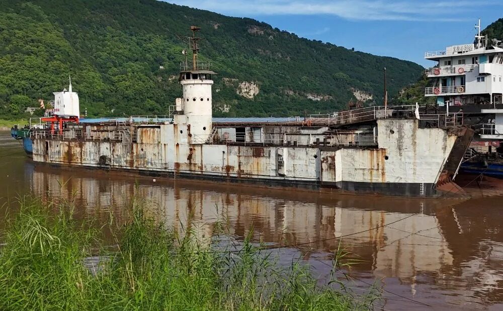 重庆日报 | 探秘一艘登陆艇背后的峥嵘岁月 “人民28号”八十年航程见证川江航运文化