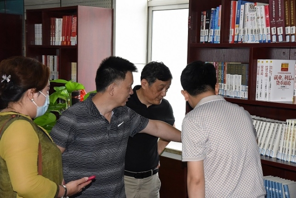 中建三局城市投资运营公司到中长燃公司总部职工书屋参观交流