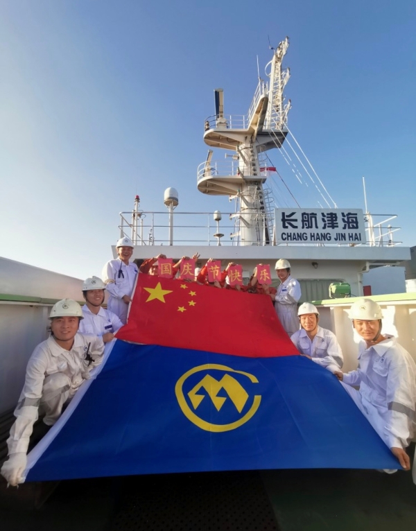不忘初心、牢记使命┃武汉公司港航事业部外派业务党支部党员以特有方式庆祝新中国成立70周年