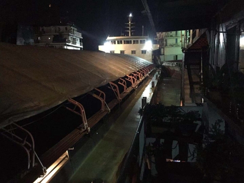 长江62032轮、长江63002轮携手救援万吨失控船
