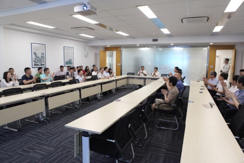 开展主题党日活动 开阔视野提振信心